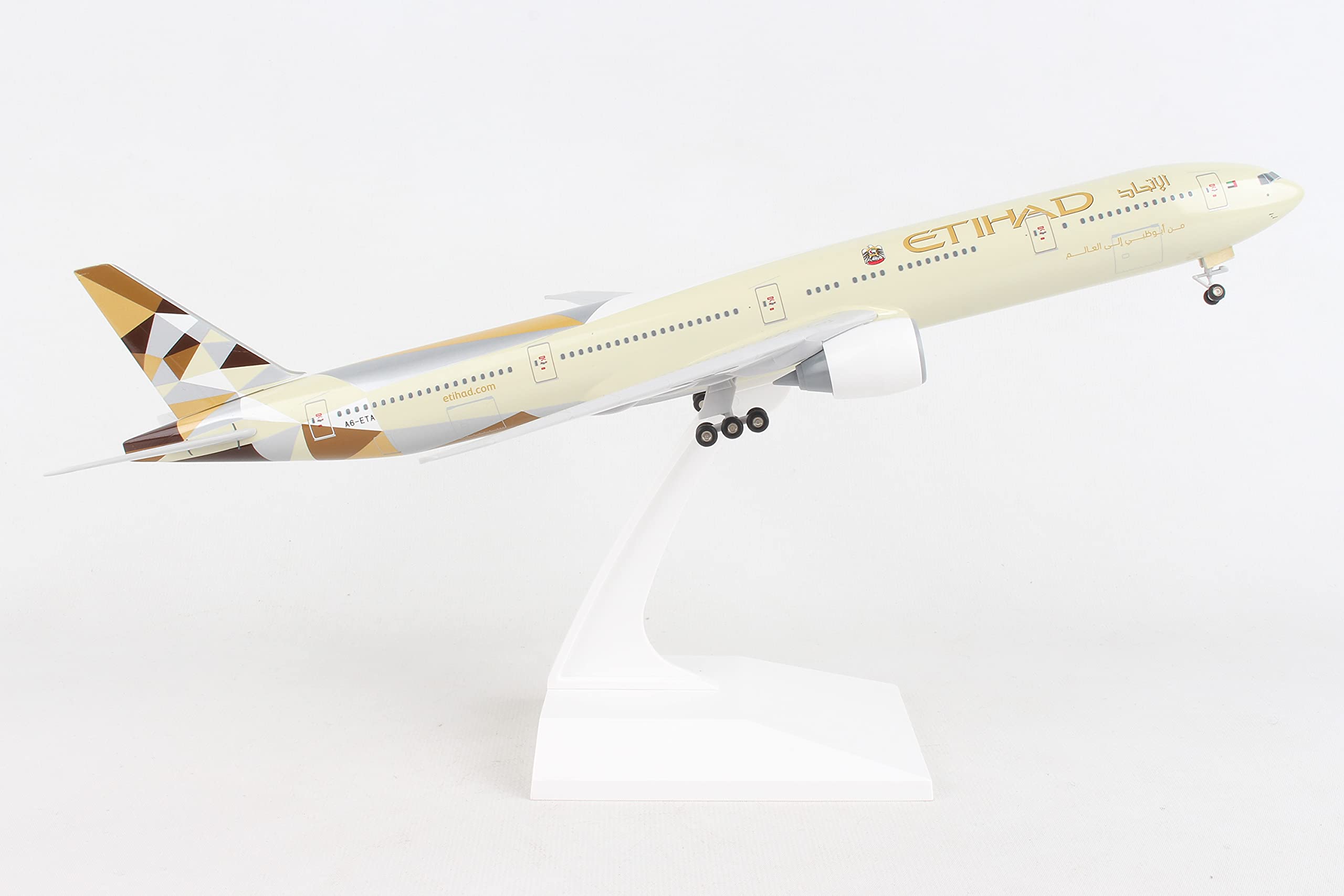 Amazon.com: Skymarks Daron Etihad 777-300ER w/Gear 1/200 (SKR1067